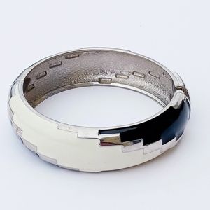 DECO BRACELET HINGED black white enamel silvertone